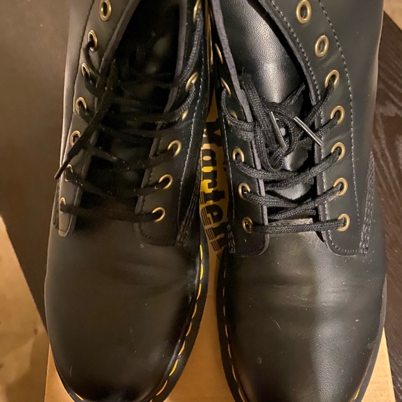 Dr. Martens 1460 Vegan Boots – Black (Felix Rub-Off) – Men’s 12 / Women’s 13